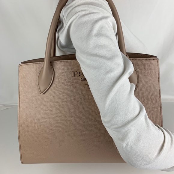 Prada Large Monochrome Tote in Cipria - Picture 4 of 8